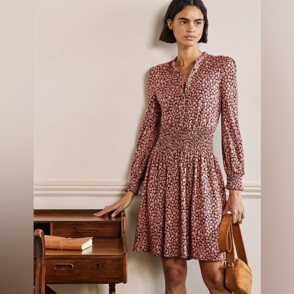 Boden Smocked Jersey Shirt Dress
French Navy, Botanica Blush size 6